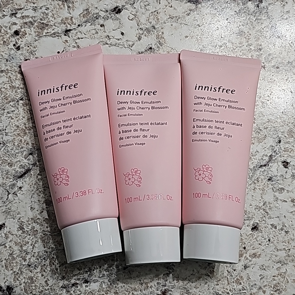 Innis free dewy glow emulsion with Jesus cherry blossom